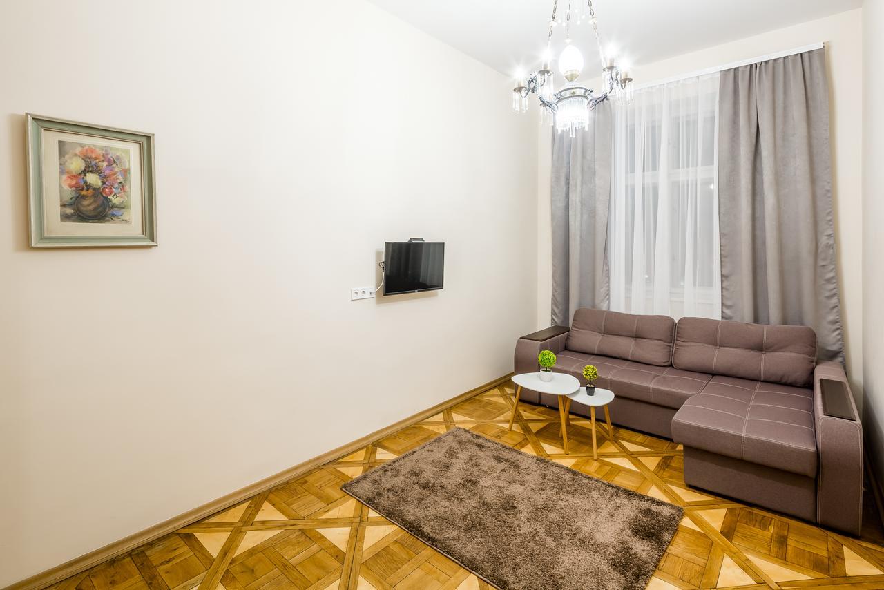 Three-Room Apartment Lviv Exterior photo